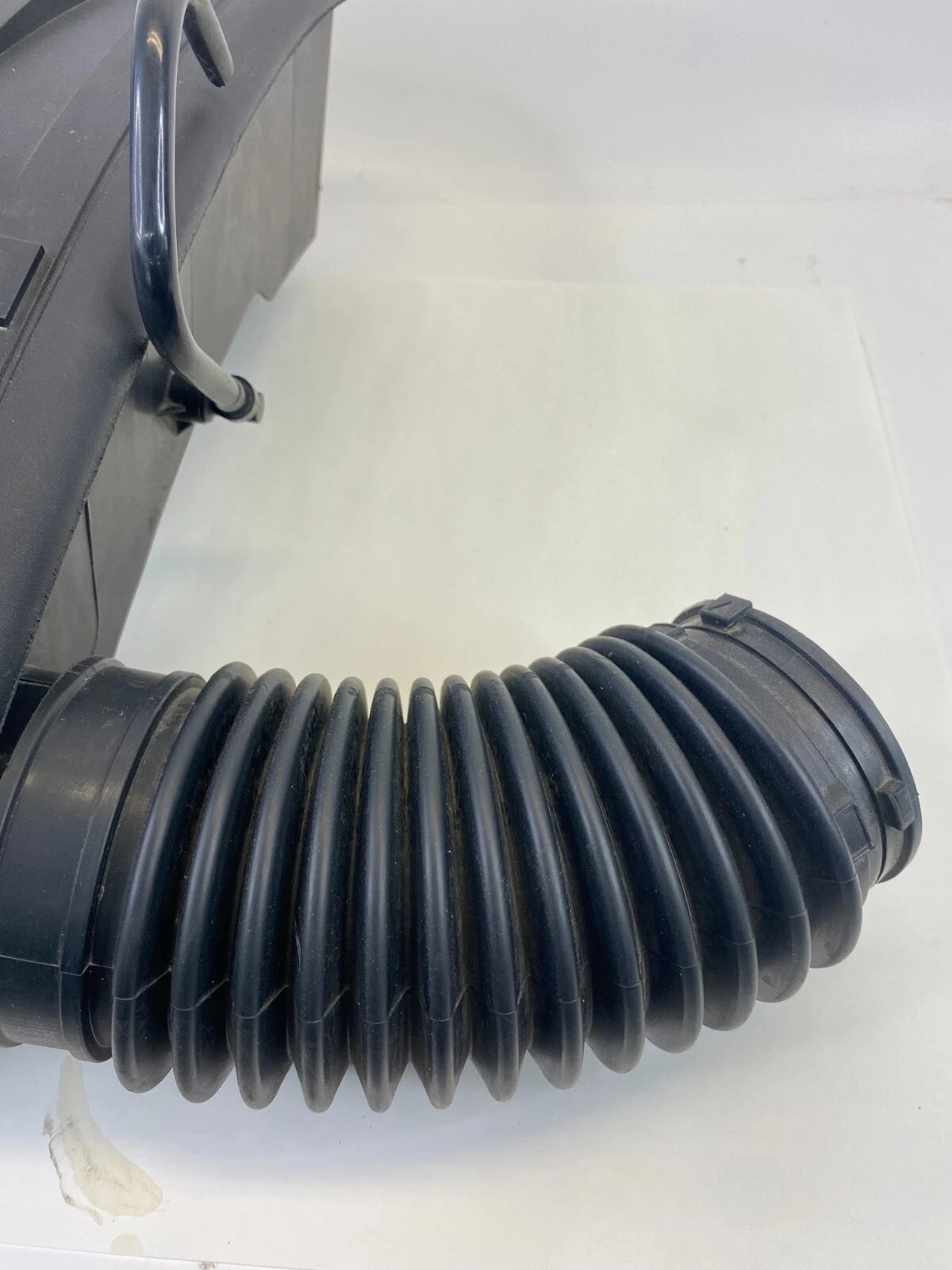 10-17 CHEVROLET EQUINOX 2.4L AIR INTAKE RESONATOR OUTLET DUCT HOSE 20920721 OEM