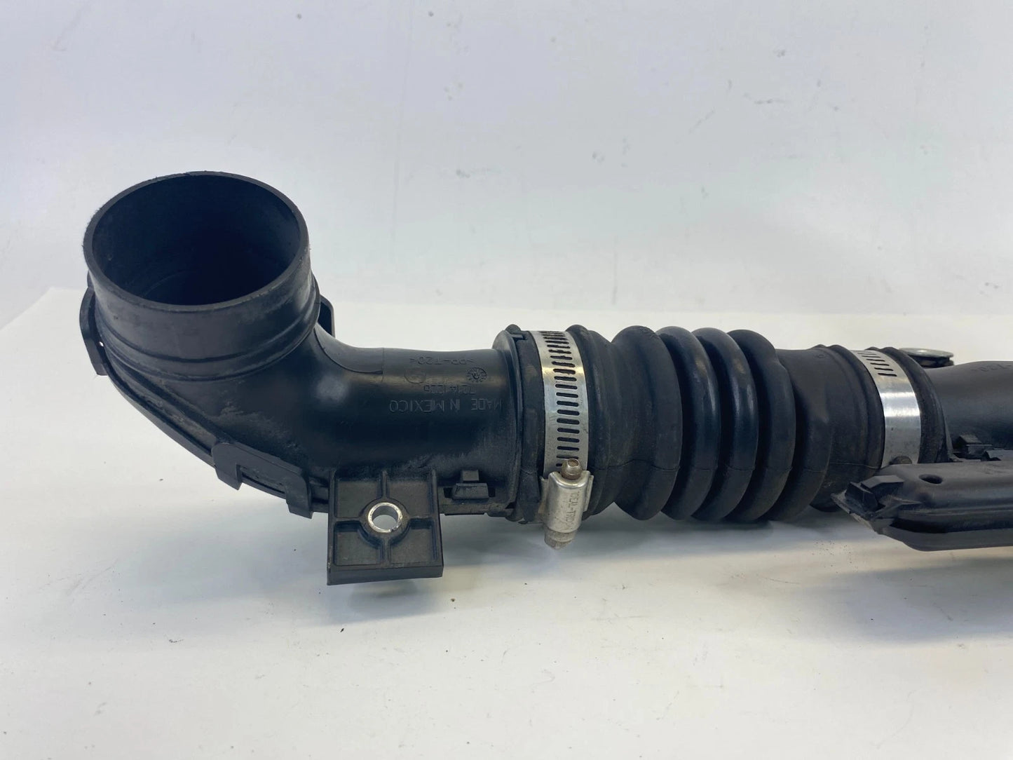 14-19 Nissan Versa Note 1.6L Engine Air Cleaner Duct Pipe W/ Resonator 72141226