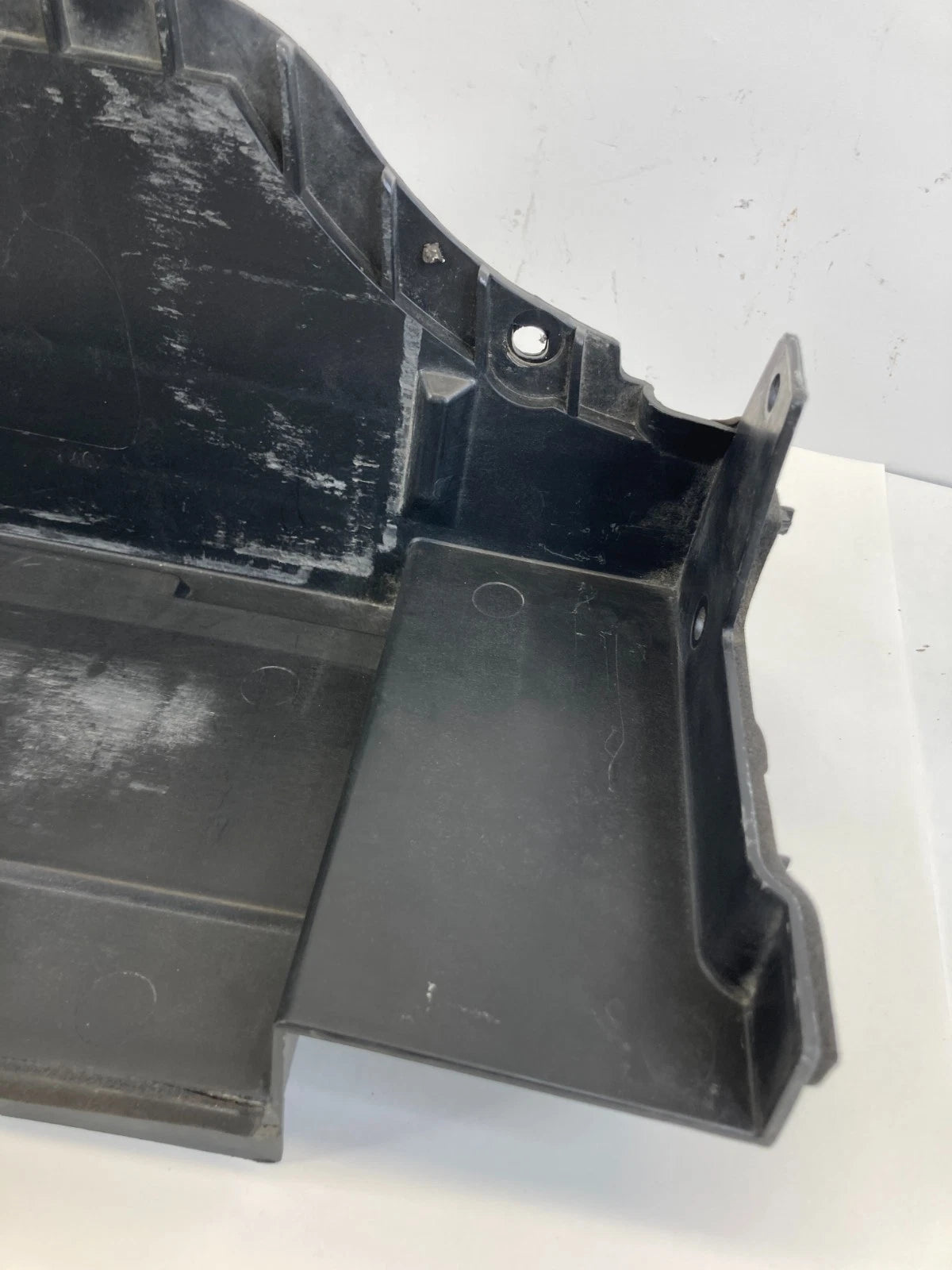2008 2009 CADILLAC SRX 3.6L V6 A/T BATTERY SUPPORT TRAY ASSEMBLY 25783790 OEM