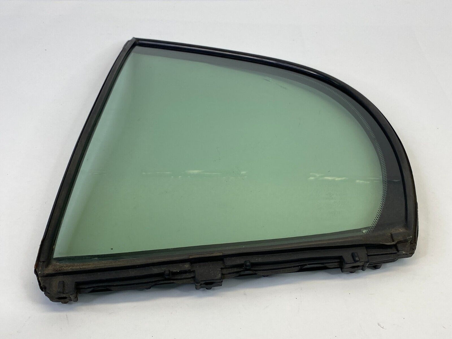 1998-2005 Lexus GS300 Rear Left Side Door Vent Quarter Window Glass 68189-30100