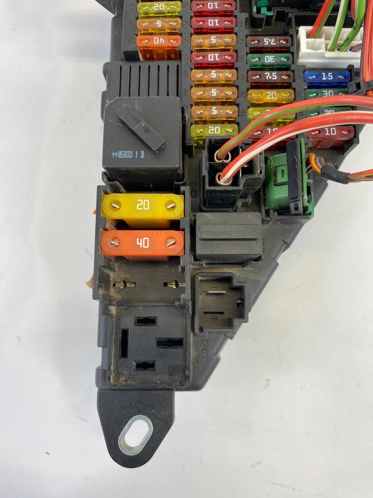 06 07 BMW 530I 3.0L REAR FUSE BOX RELAY PANEL POWER DISTRIBUTION MODULE 6906599