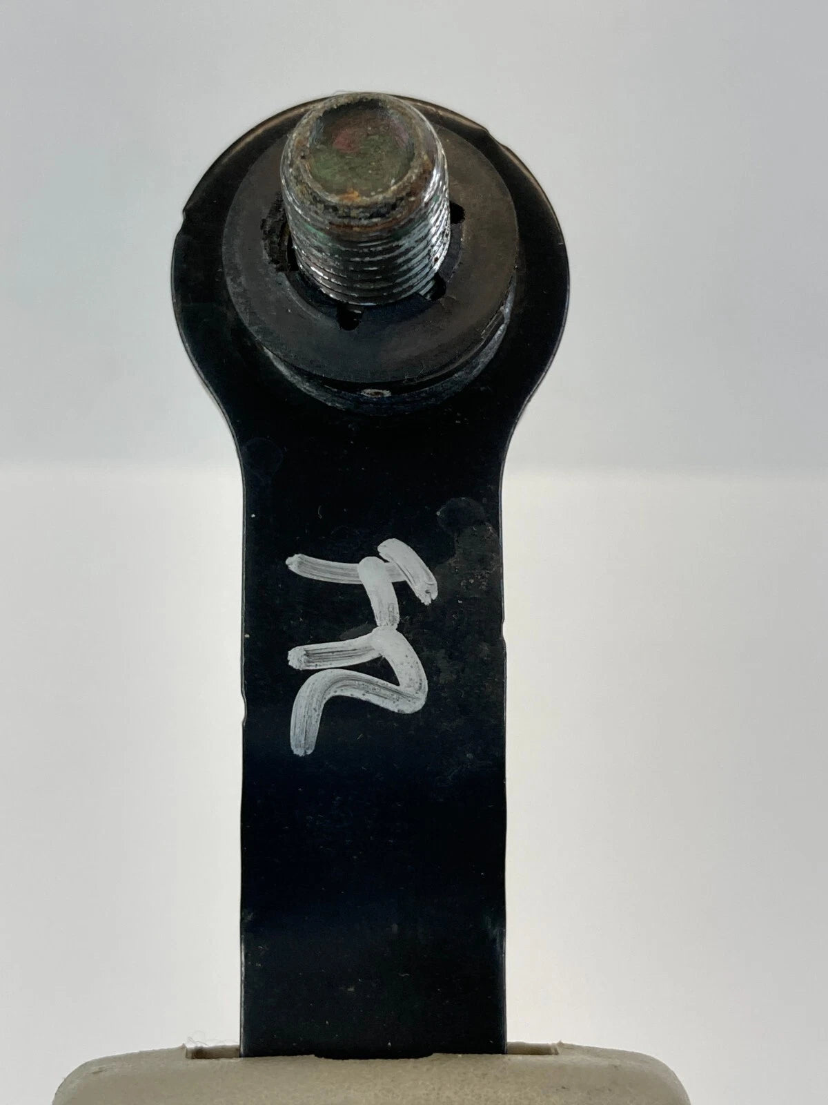 2003 03 Infiniti QX4 SUV Front Right Seat Belt Buckle Receiver End Assembly OEM