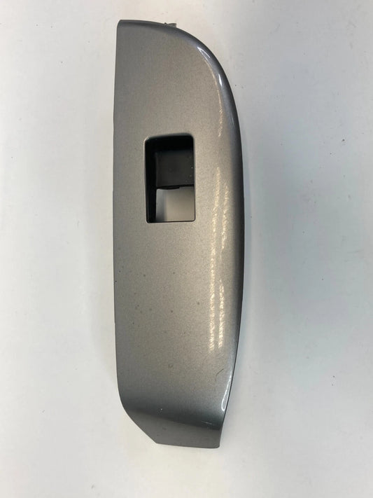 2013-2015 CHEVROLET MALIBU RR LH POWER WINDOW SWITCH BEZEL TRIM UNIT OEM 2082911