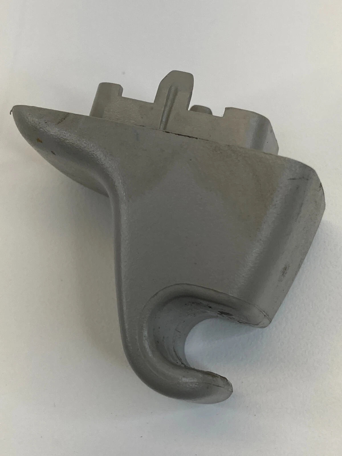 2006-2010 CHEVROLET COLORADO RIGHT PASSENGER SUN VISOR SUNVISOR RETAINER CLIP