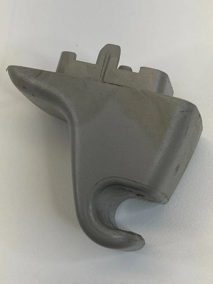 2006-2010 CHEVROLET COLORADO RIGHT PASSENGER SUN VISOR SUNVISOR RETAINER CLIP