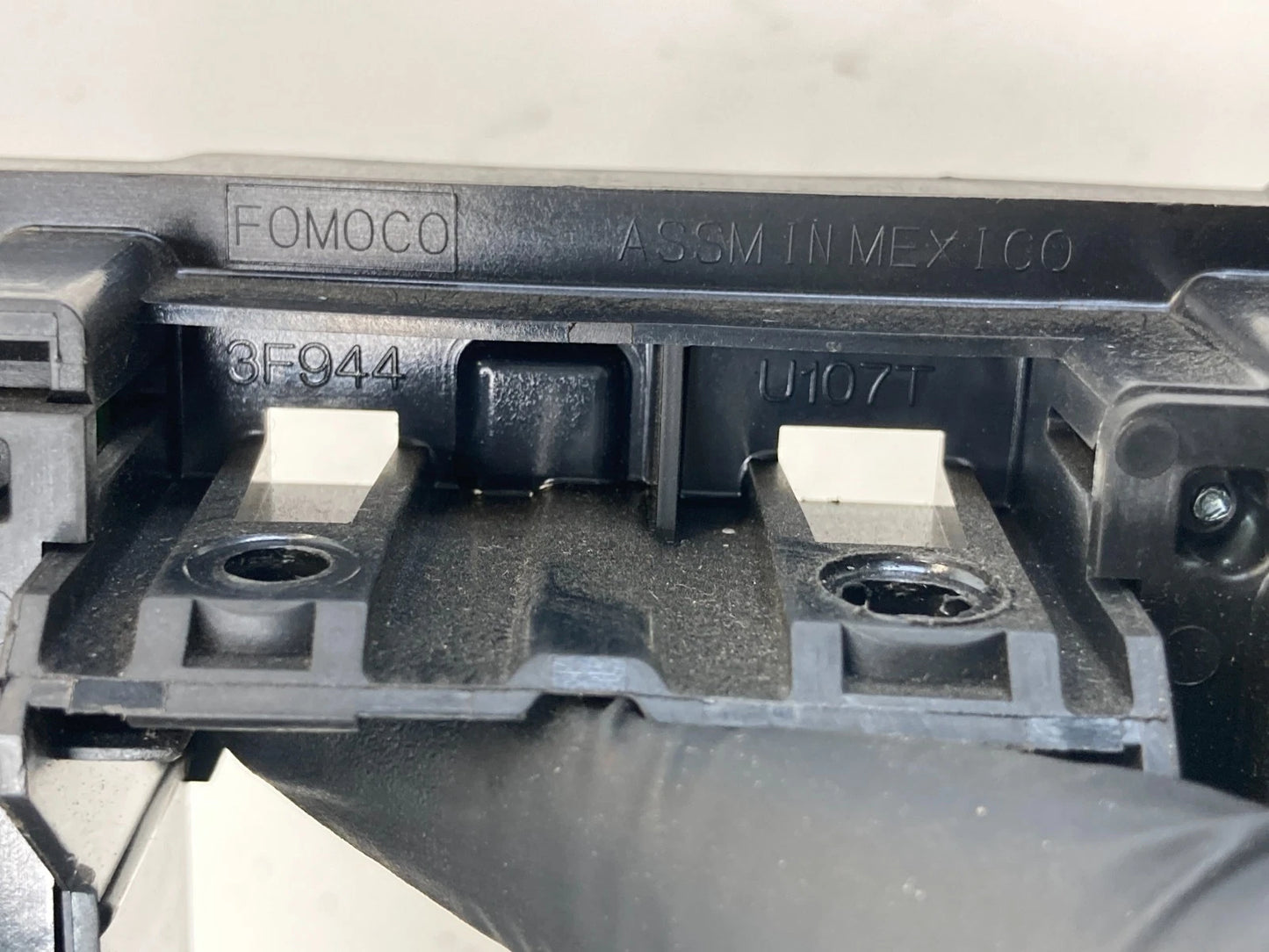 2013-2015 FORD TAURUS POLICE INTERCEPTOR SEDAN STEERING COLUMN HOUSING BRACKET