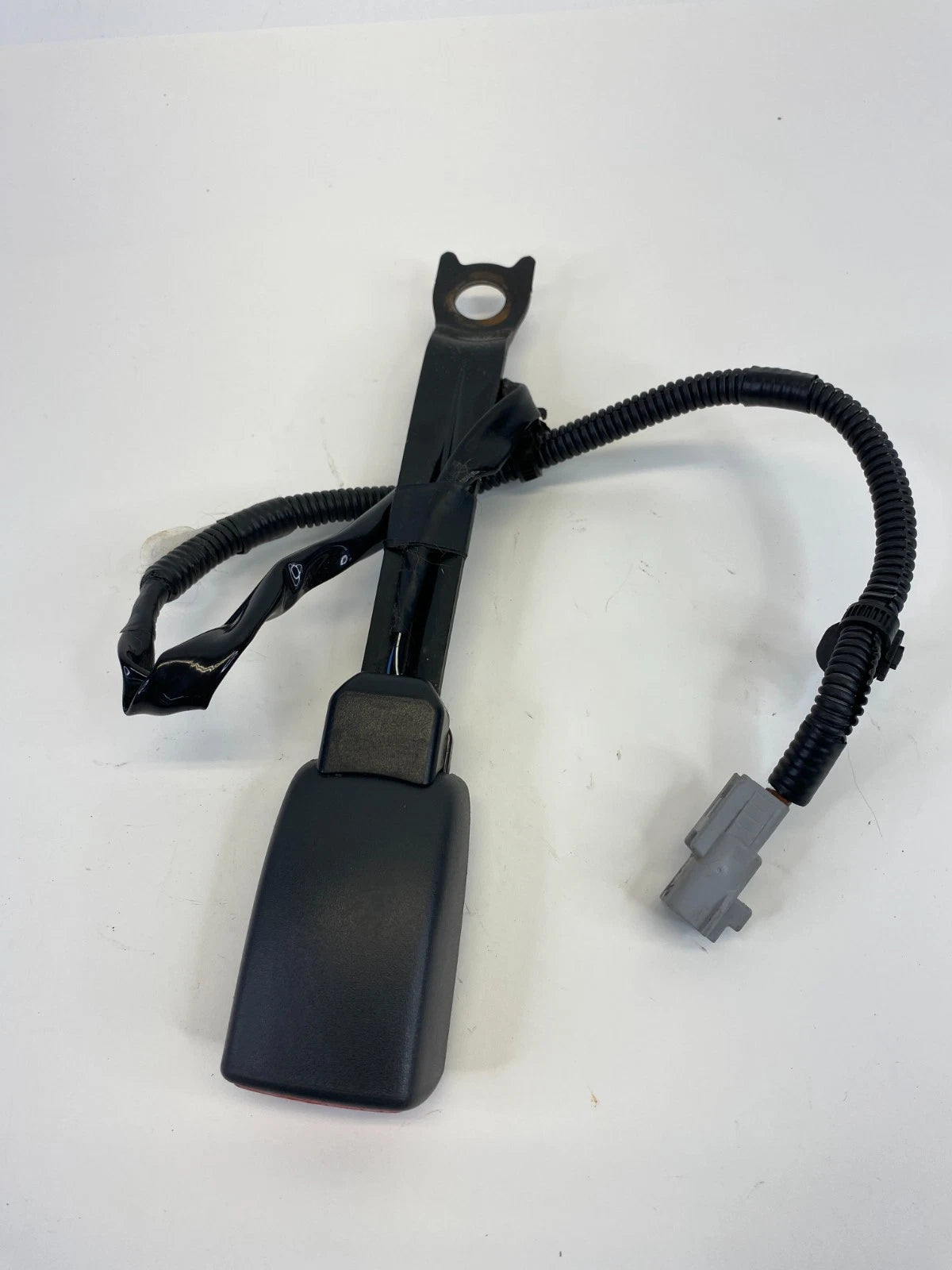 2005-2008 Pontiac Vibe Front Right Seat Belt Buckle 56458-A OEM