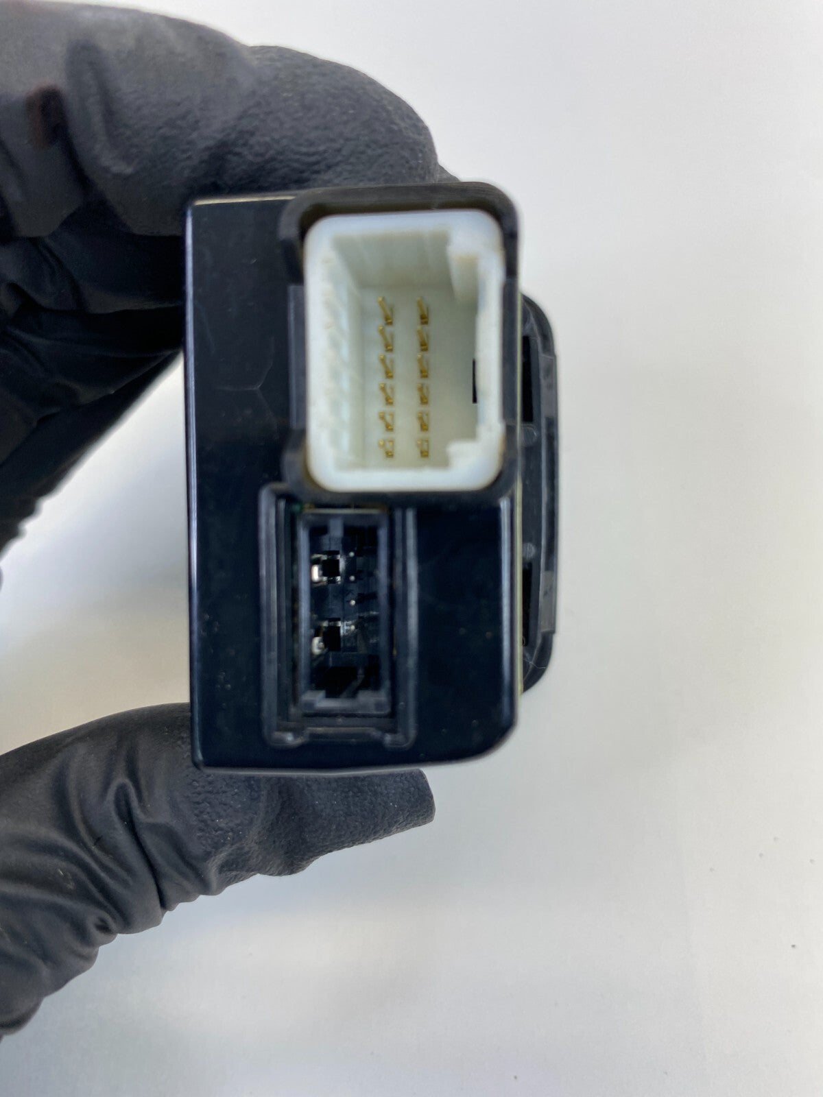 13-15 Hyundai Santa Fe Sport USB AUX Auxiliary Jack Socket Port 96121-2W500 OEM