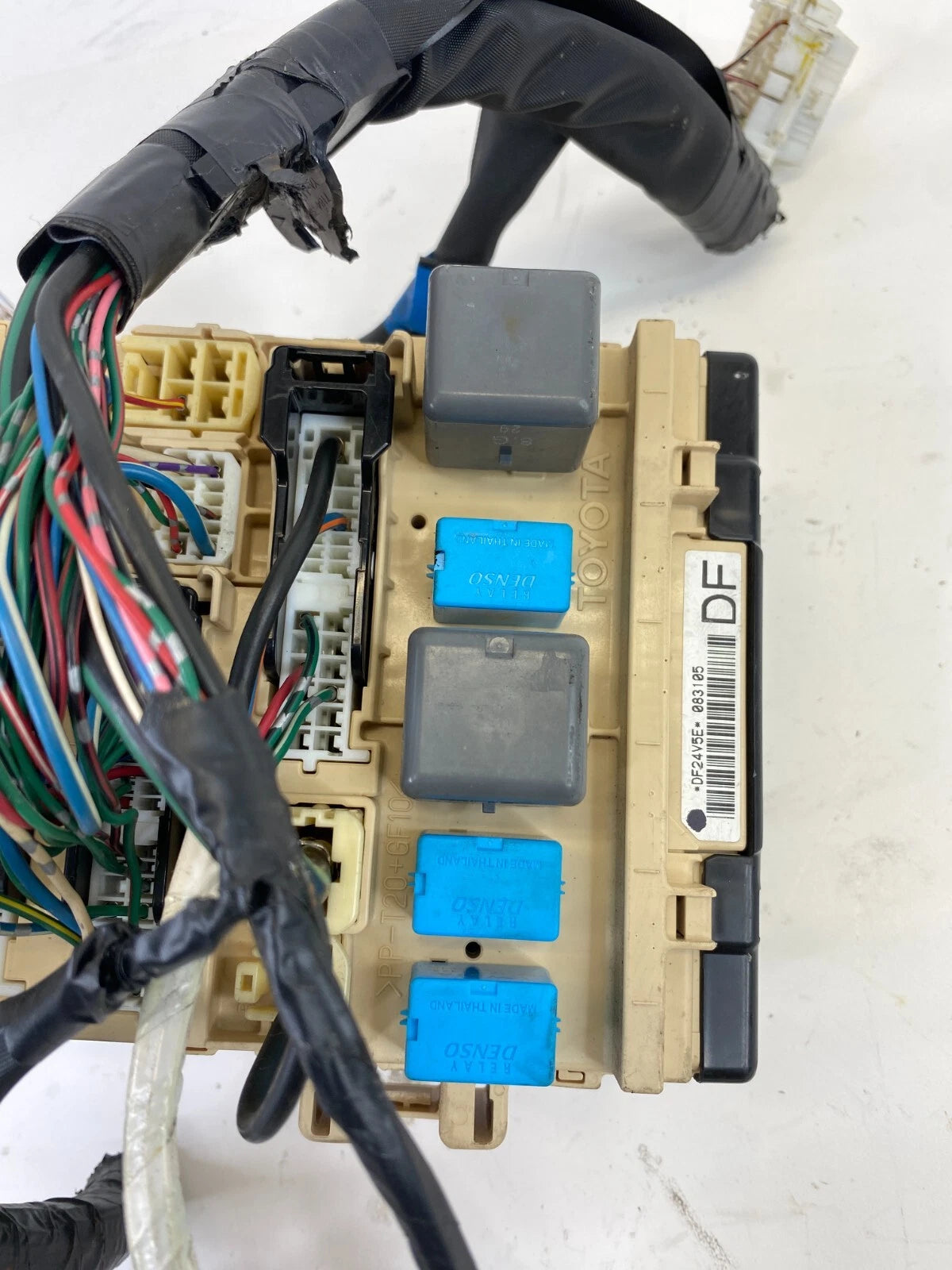 04-06 TOYOTA SOLARA COUPE 2.4L AT INTERIOR CABIN UNDER DASH FUSE RELAY BOX OEM