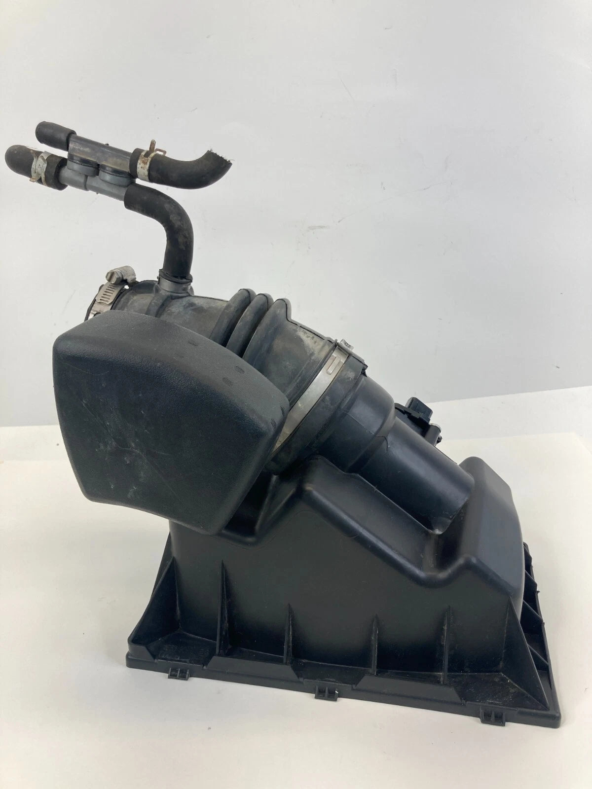 2010-2012 FORD FUSION 2.5L FWD UPPER AIR INTAKE CLEANER BOX COVER W OUTLET HOSE