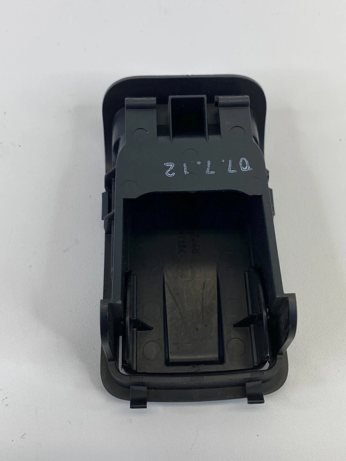 07 08 INFINITI G35 SEDAN REAR CHILD SEAT HOOK ANCHOR COVER TRIM 79980-JK000