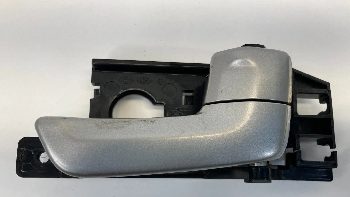 05-10 KIA SPORTAGE REAR RIGHT PASSENGER INNER DOOR HANDLE SILVER OEM 82613-1F000