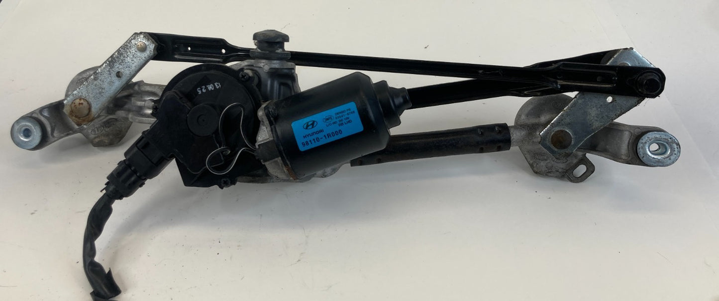 12-17 Hyundai Accent Front Windshield Wiper Linkage & Wiper Motor 98110-1R000