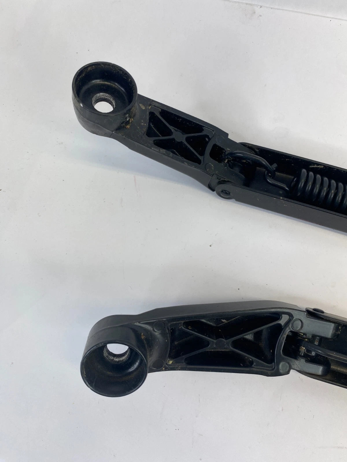 2009-2015 TOYOTA VENZA FRONT WINDSHIELD WIPER ARM LEFT & RIGHT OEM