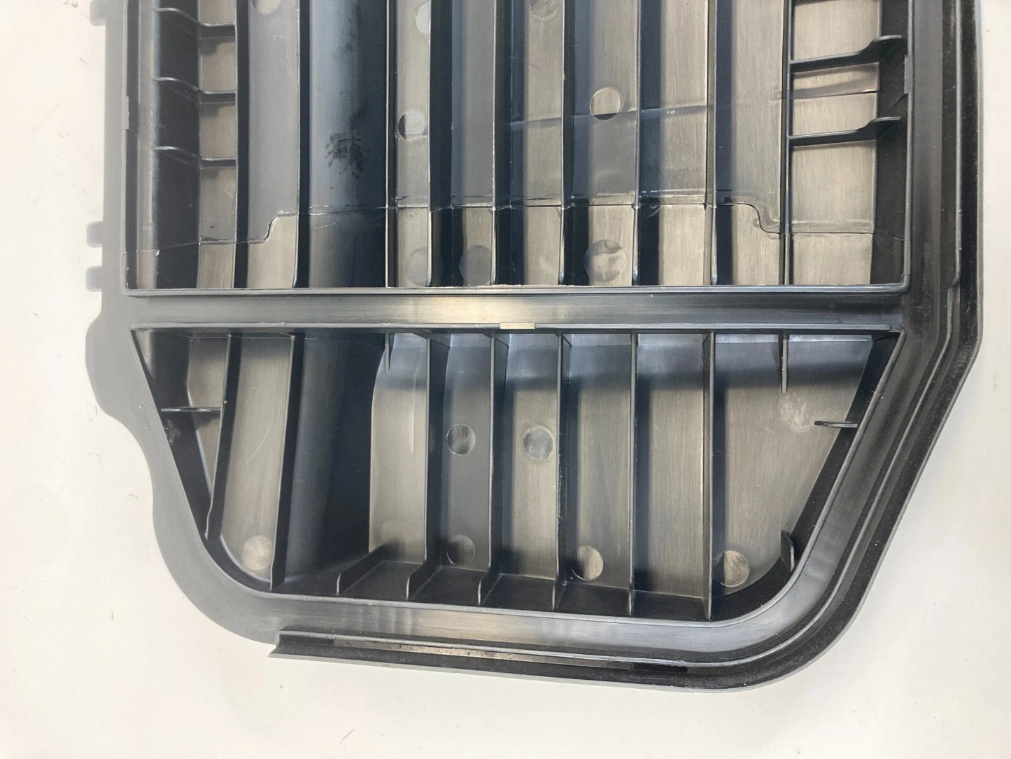 2009 2010 BMW 535XI AIR CLEANER FILTER BOX UPPER HOUSING COVER 70304789 OEM