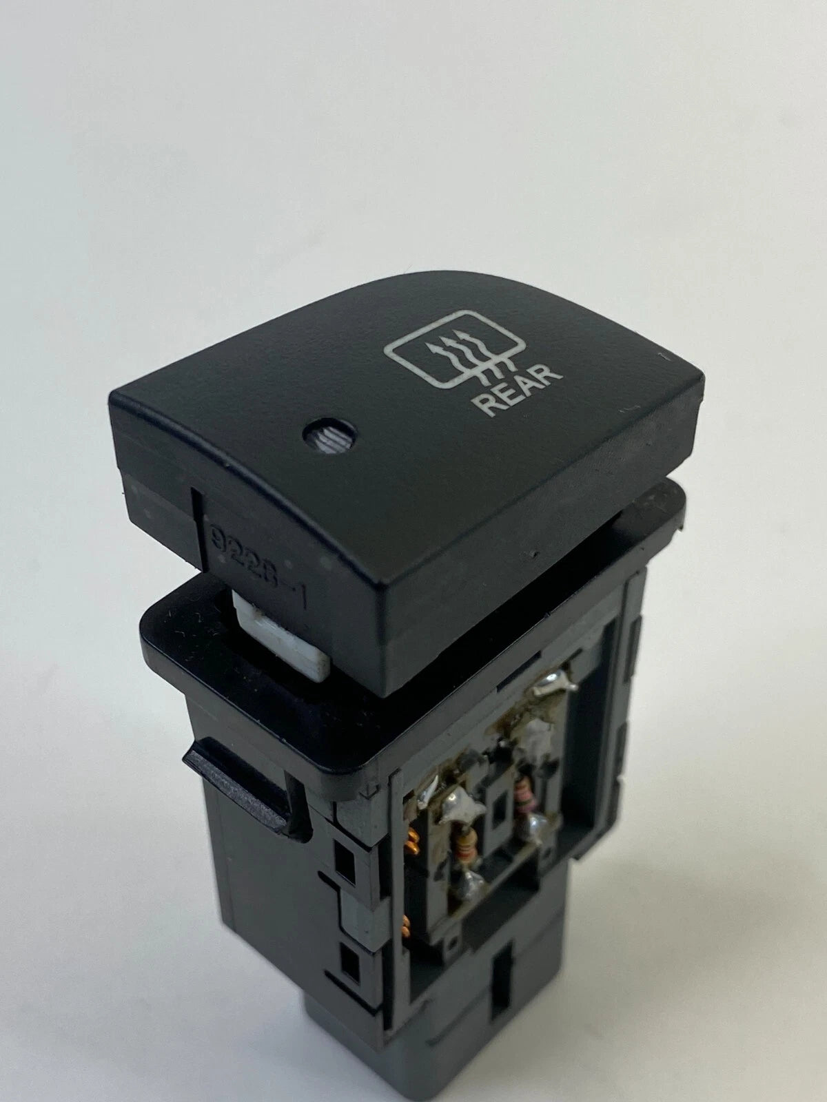 2006 07 08 09 10 2011 HYUNDAI ACCENT REAR DEFROSTER CONTROL SWITCH BUTTON OEM