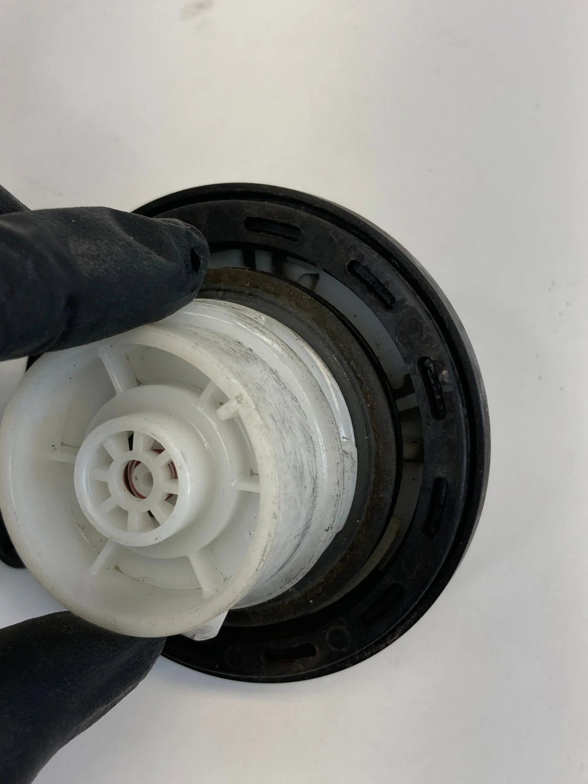 2012-2017 Kia Rio SEDAN Fuel Filler Tank Door Gas Lid Cover Assy 69510-1W000 OEM