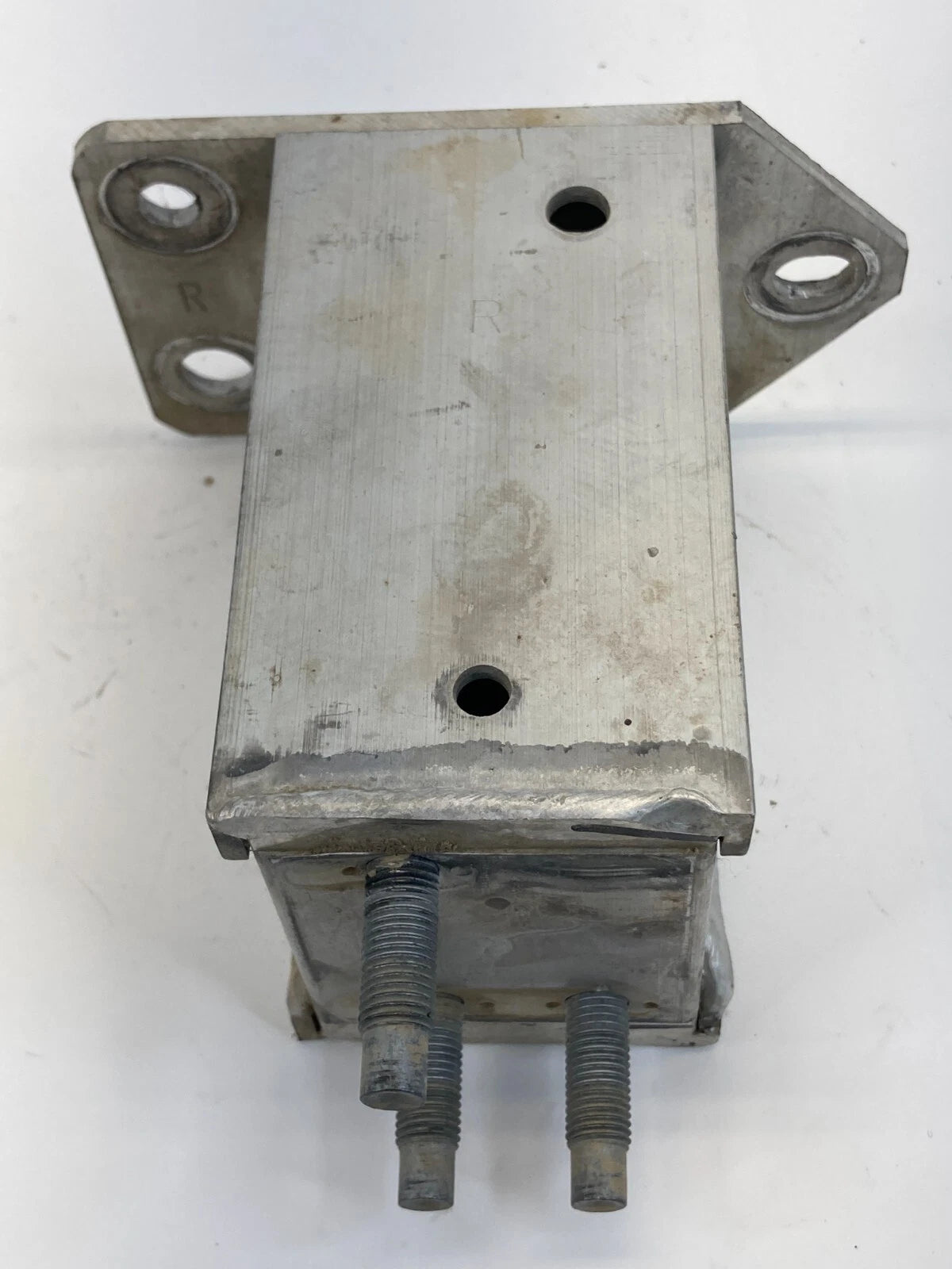 05-23 TOYOTA TACOMA FRONT BUMPER RIGHT PASSENGER SIDE EXTENSION BRACKET RETAINER