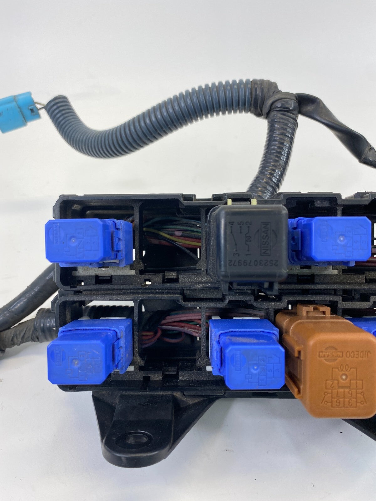 2001-2004 Nissan Pathfinder 3.5L Engine Left Side Relay Box Fusebox 7154-3079