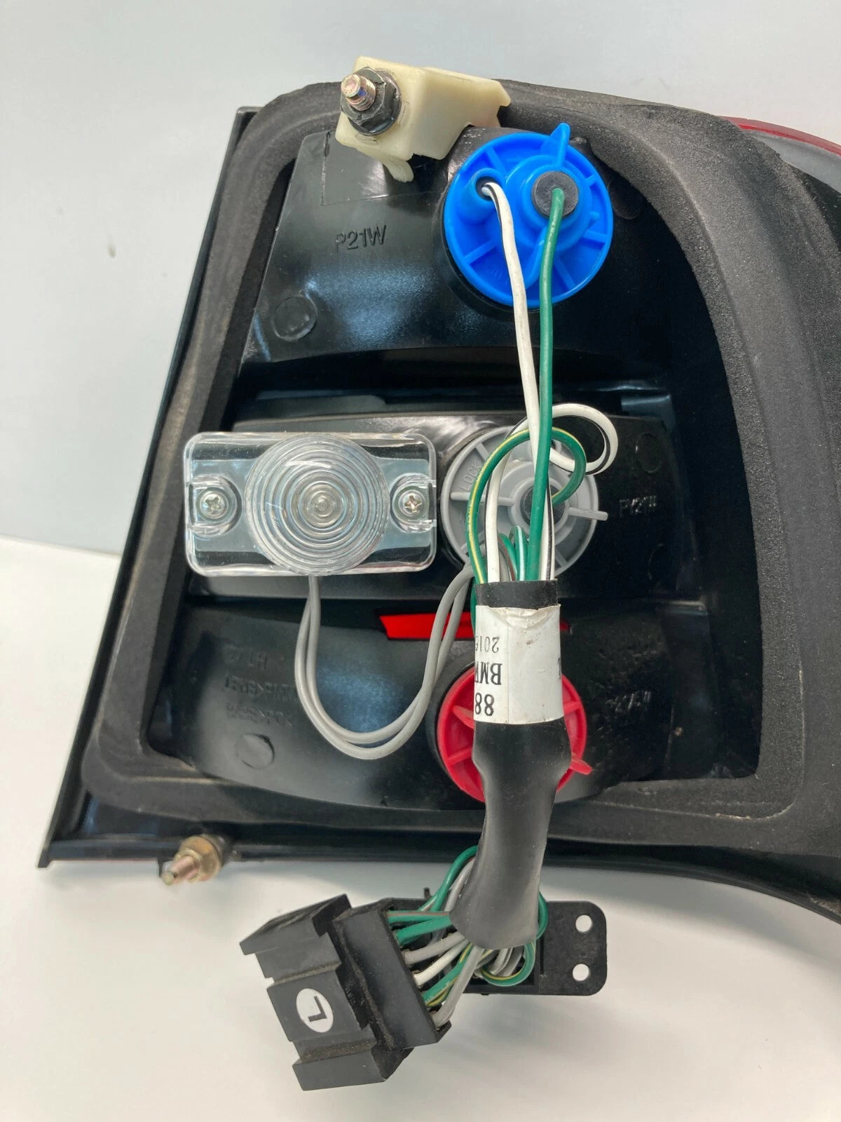 2001 BMW 3-SERIES 325I SEDAN REAR LEFT OUTER TAILLIGHT TAIL LAMP ASSEMBLY