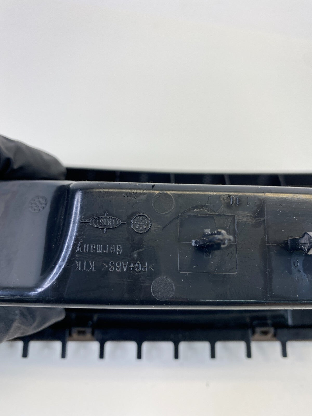 2011-2017 Volkswagen Touareg Center Console Storage Compartment Ashtray OEM