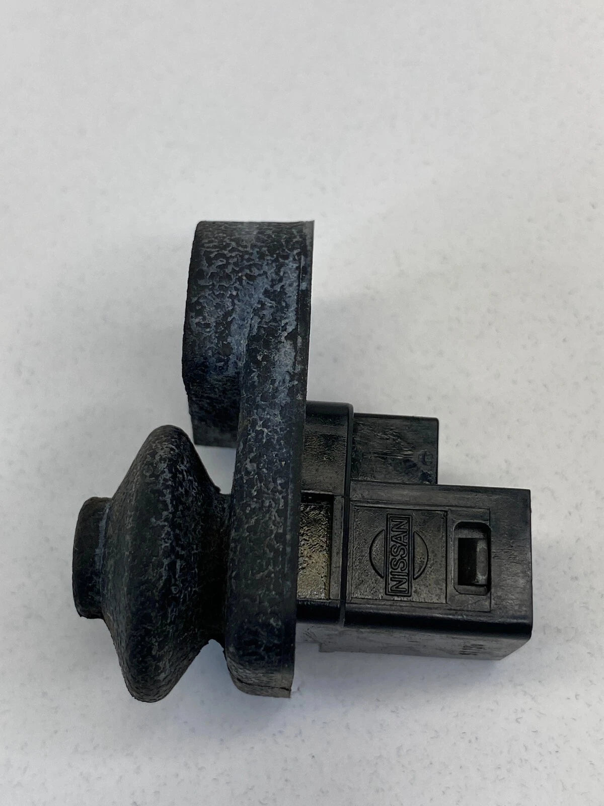 08-11 NISSAN ROGUE 07-12 VERSA FRONT LEFT DOOR COURTESY LIGHT AJAR JAMB SWITCH