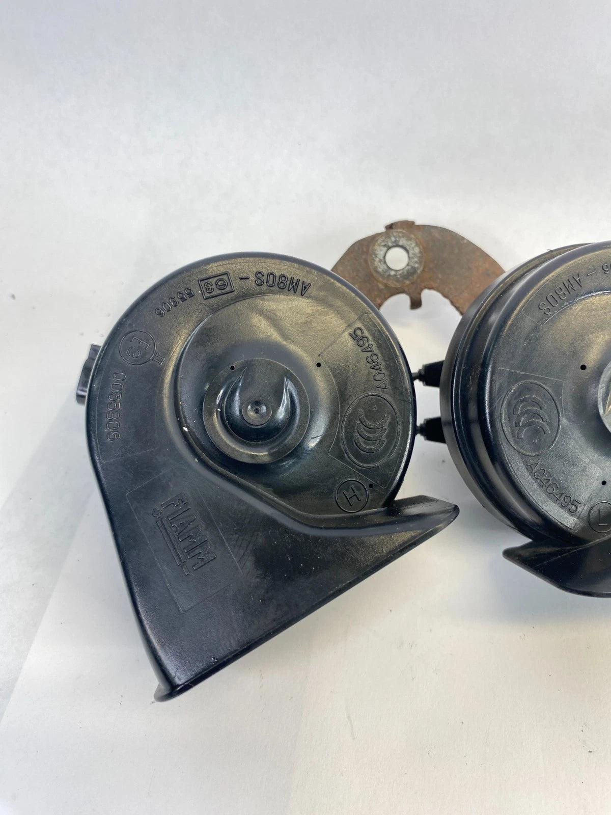 2009-2020 DODGE JOURNEY LOW & HIGH DUAL TONE NOTE HORN AND BRACKET MOUNT OEM