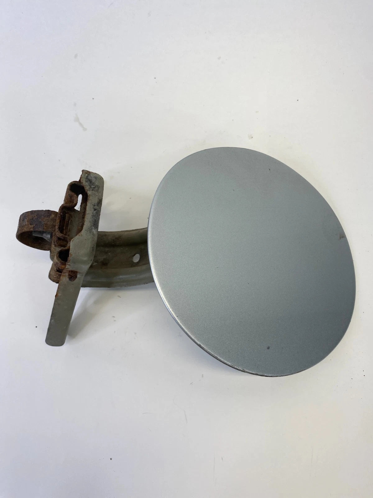 2013-2017 CHEVROLET TRAVERSE FUEL DOOR GAS FILLER LID COVER ASSEMBLY OEM FACTORY