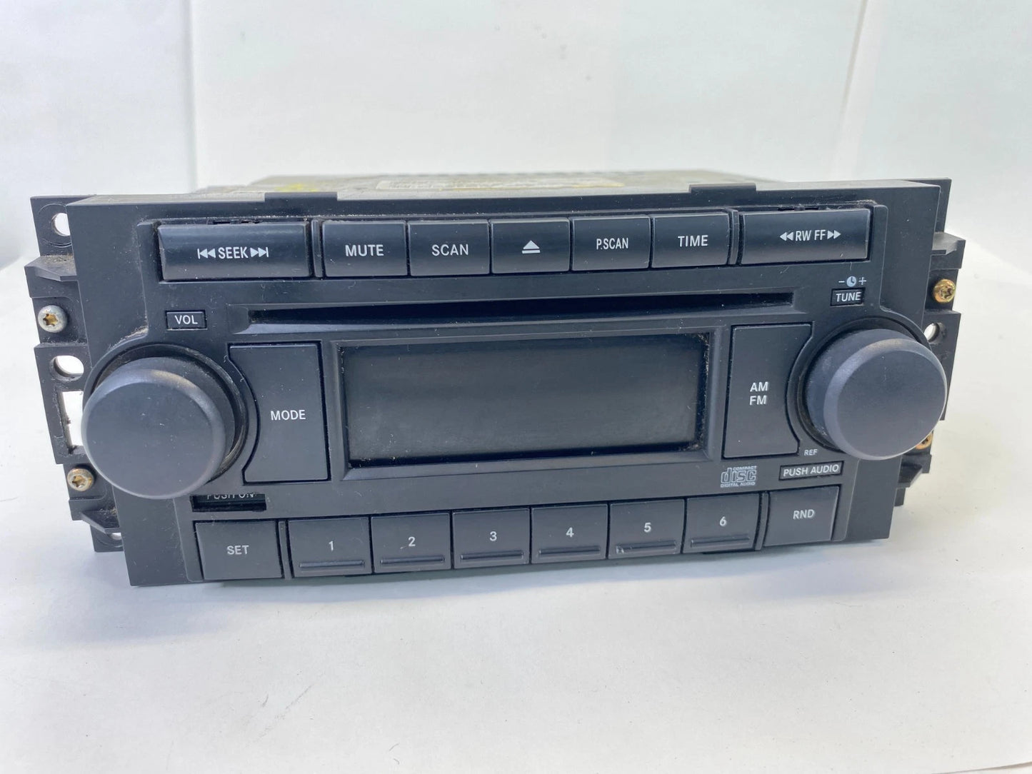 2005-2006 CHRYSLER 300 RADIO AM FM CD PLAYER RECEIVER P05064030AM OEM FACTORY