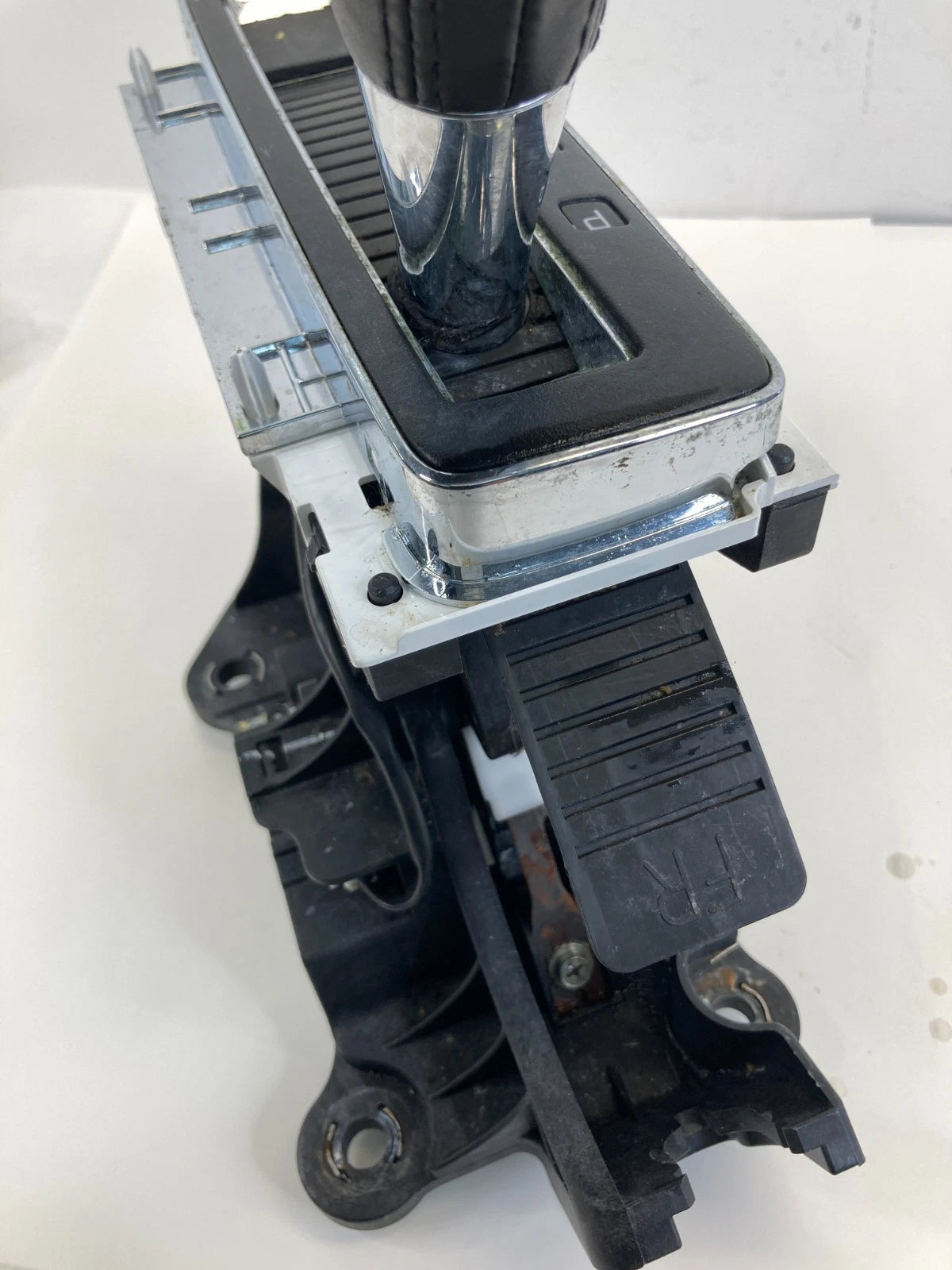 2009-2017 CHEVROLET TRAVERSE AUTOMATIC GEAR SHIFTER GEAR SELECTOR & KNOB OEM