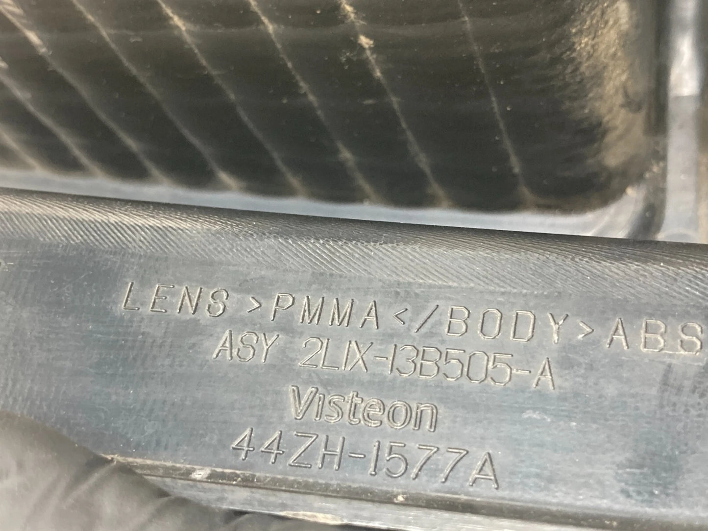 2003-2006 Ford Expedition Rear Left Side Taillight Tail Lamp Assy 2LIX-I3B505-A