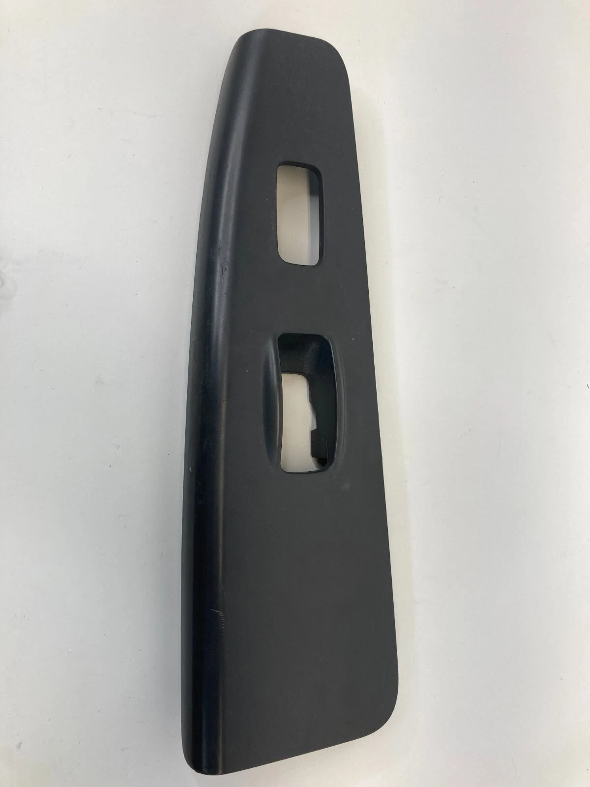 2004-2009 KIA SPECTRA FRONT RIGHT DOOR WINDOW SWITCH BEZEL COVER 83575-2F300 OEM