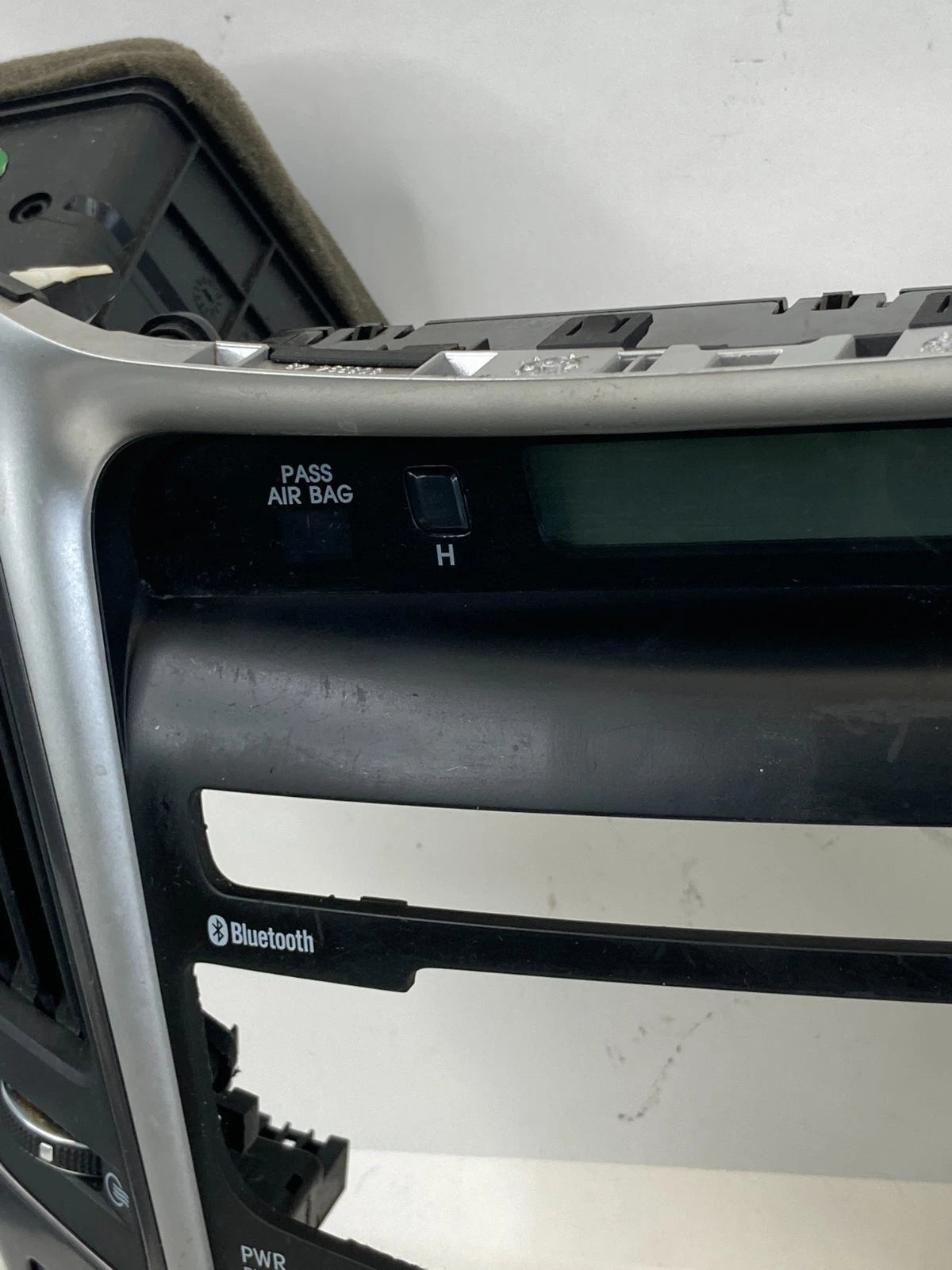 2012-2015 HYUNDAI SONATA CENTER DASH RADIO CLIMATE CONTROL BEZEL W/ AIR VENT OEM