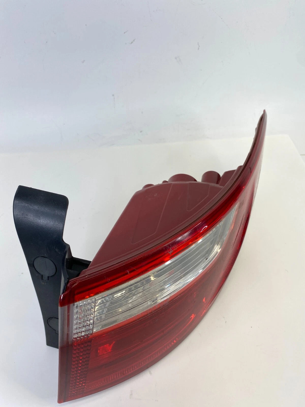 13-16 HYUNDAI SANTA FE RR RIGHT PASSENGER OUTER TAIL LIGHT TAILLIGHT 92402-B8000