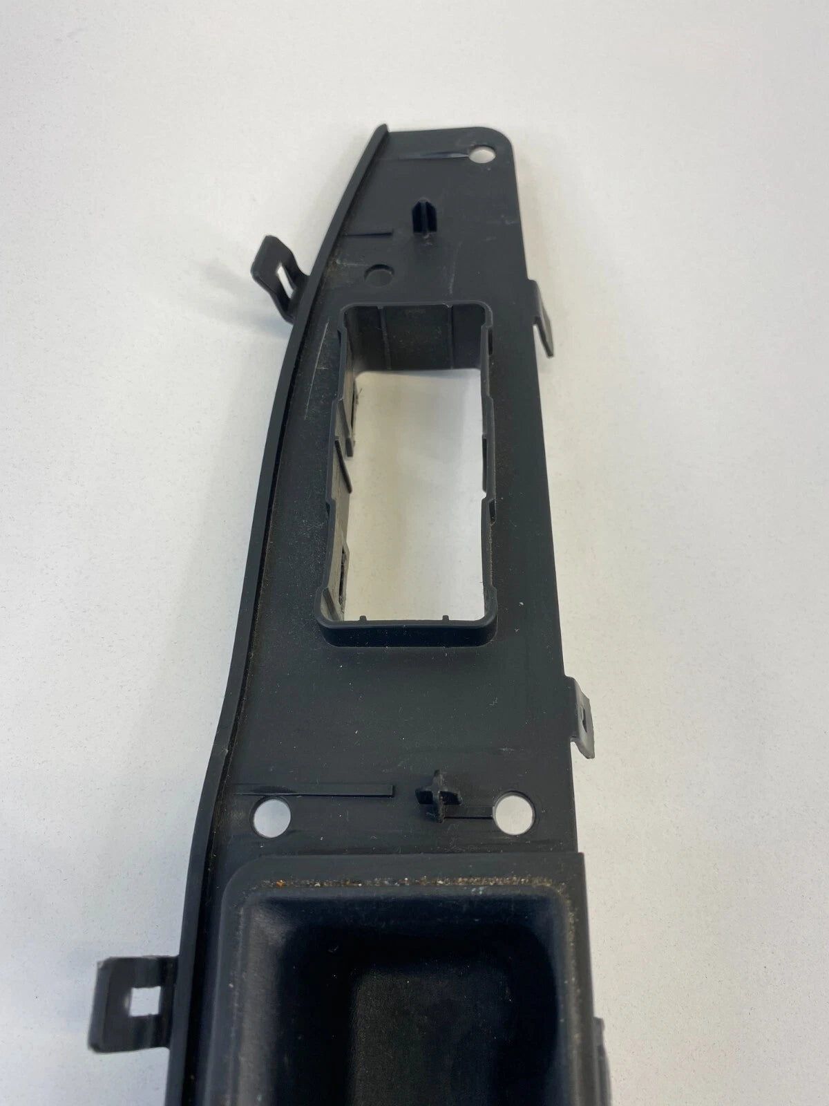 2011-2017 JEEP PATRIOT REAR LEFT DOOR WINDOW SWITCH BEZEL TRIM W/PULL HANDLE