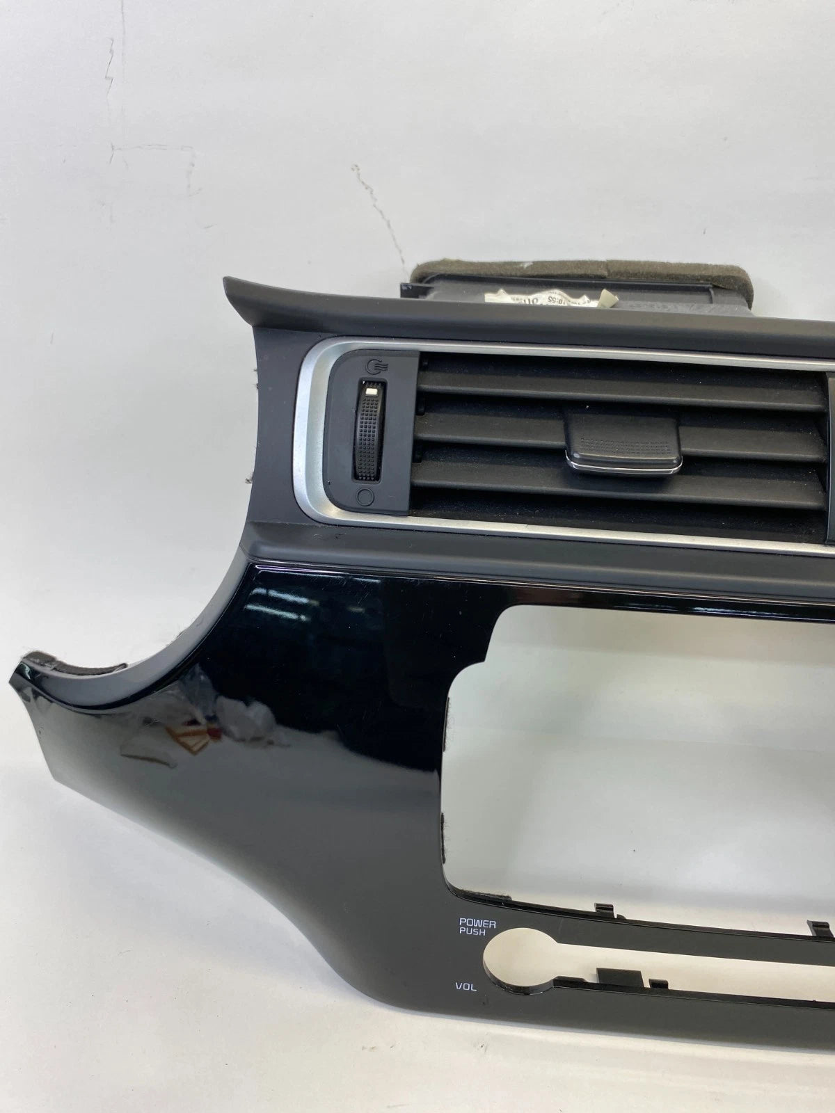 15-17 KIA RIO CENTER DASH RADIO BEZEL A/C AIR VENT W/ HAZARD SWITCH 847401WBB0FH