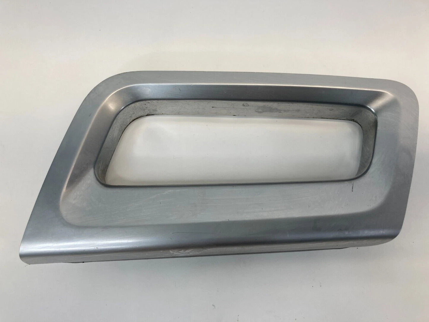 2008 2009 2010 SATURN VUE REAR RIGHT SIDE INTERIOR DOOR PULL HANDLE TRIM BEZEL
