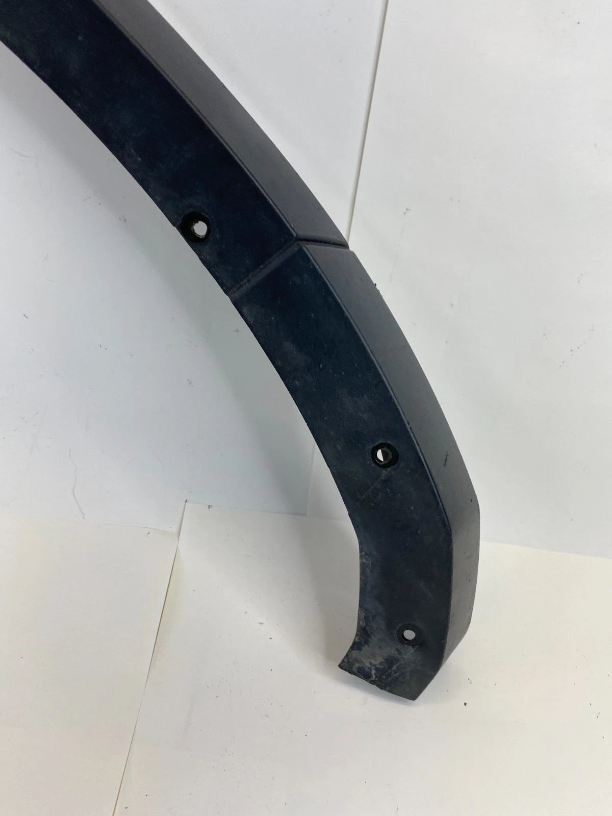 2013-2019 FORD INTERCEPTOR SUV REAR RIGHT SIDE QUARTER WHEEL OPENING MOLDING