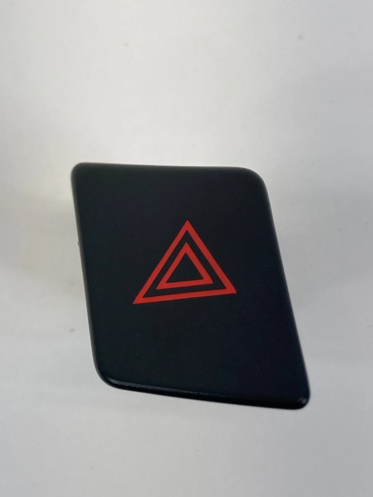 2007-2011 TOYOTA YARIS HAZARD EMERGENCY LIGHT BUTTON SWITCH 15B060 OEM