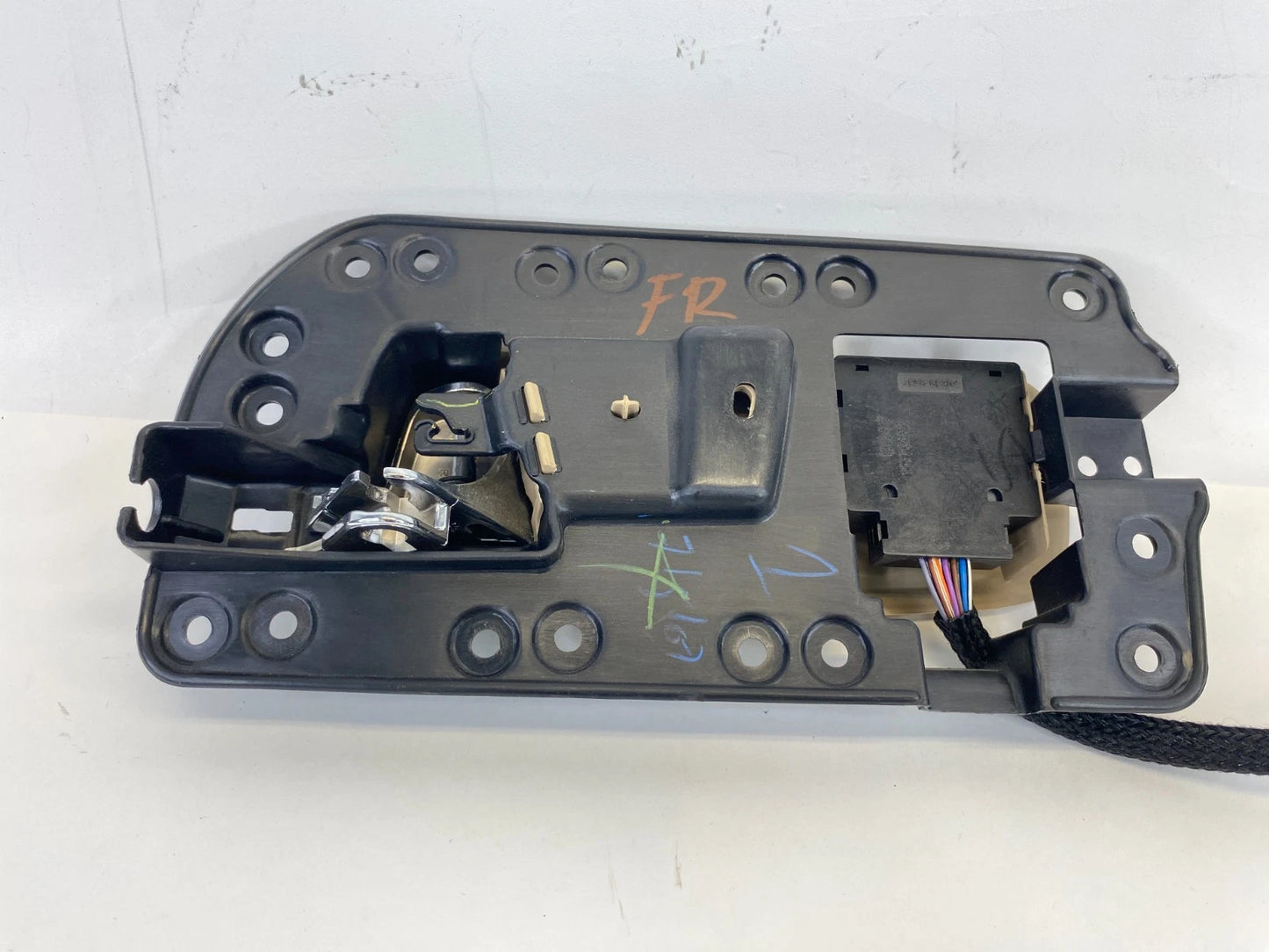 07-09 CADILLAC SRX FRONT RIGHT SIDE INTERIOR DOOR HANDLE W HEATED SEAT SWITCH