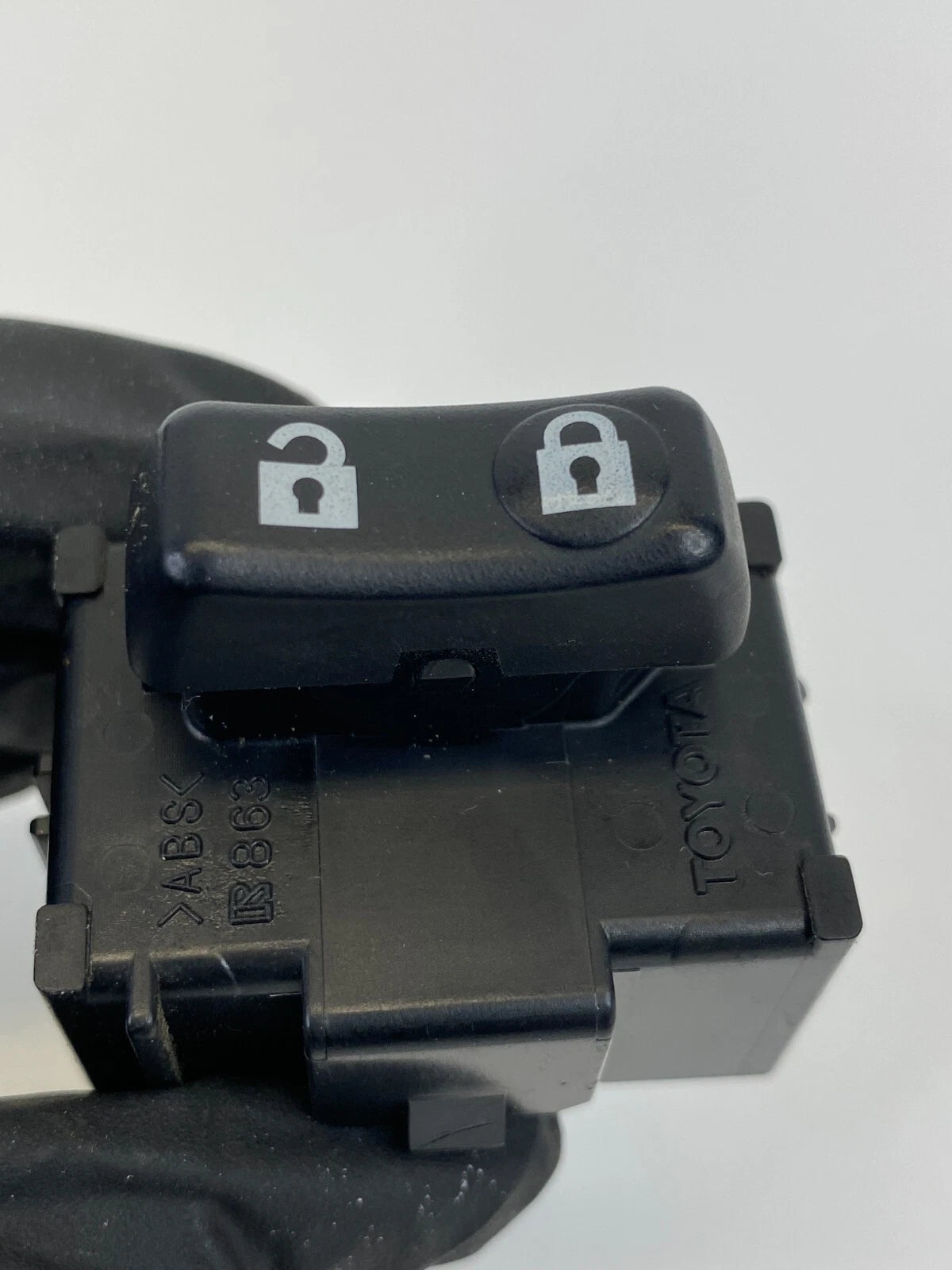 2010-2015 TOYOTA PRIUS FRONT RIGHT PASSENGER SIDE DOOR LOCK SWITCH BUTTON OEM