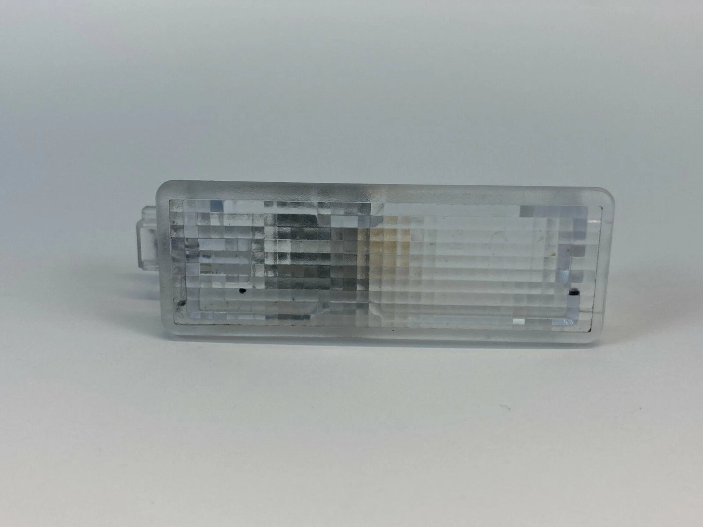 04 05 BMW 545I 04-07 525I FRONT RIGHT INTERIOR DOOR LIGHT COURTESY LAMP 6961999