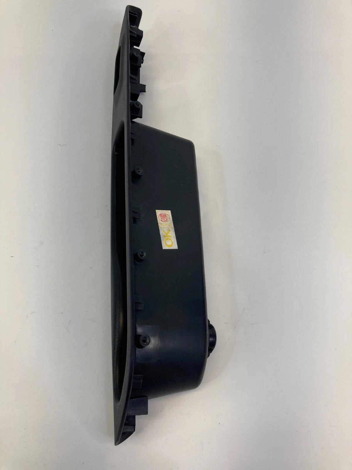 06 07 HYUNDAI ACCENT SEDAN REAR RIGHT SIDE DOOR WINDOW SWITCH BEZEL 83720-1E010