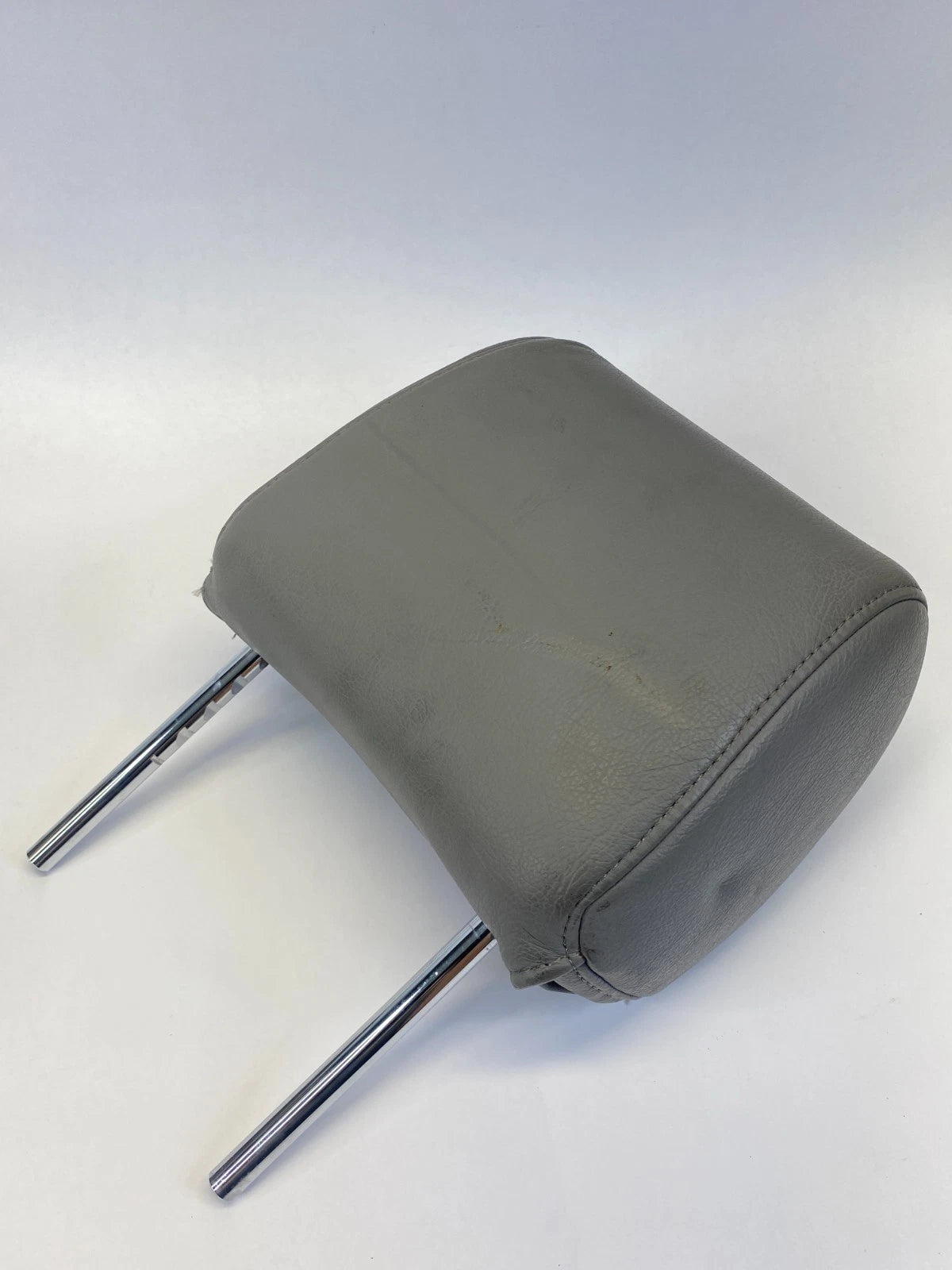06-10 TOYOTA SIENNA FRONT LEFT RIGHT PASSENGER DRIVER SIDE HEADREST LEATHER OEM
