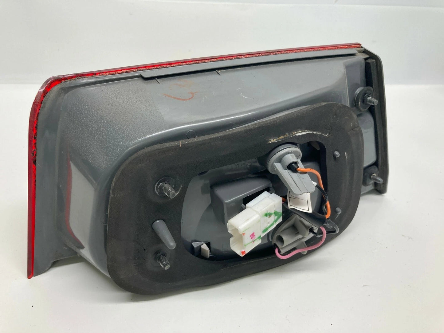 2006-2008 HYUNDAI SONATA REAR RIGHT PASSENGER INNER TAIL LIGHT 924040A0 OEM