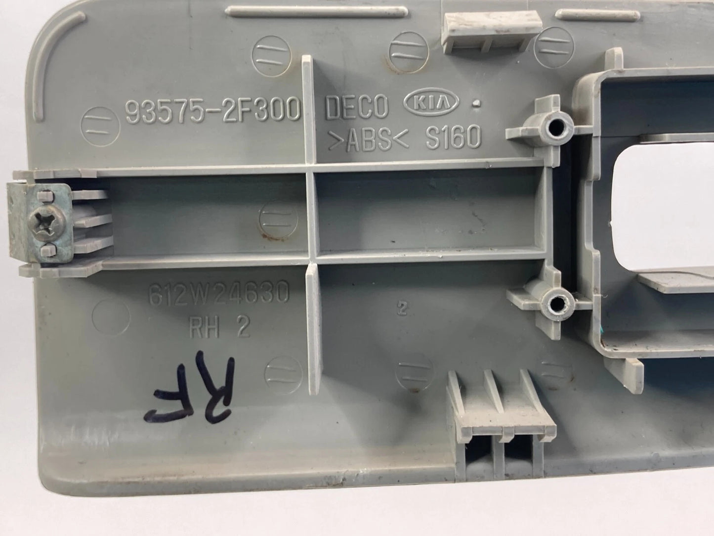 04-09 KIA SPECTRA FRONT RIGHT SIDE DOOR POWER WINDOW SWITCH BEZEL 93575-2F300