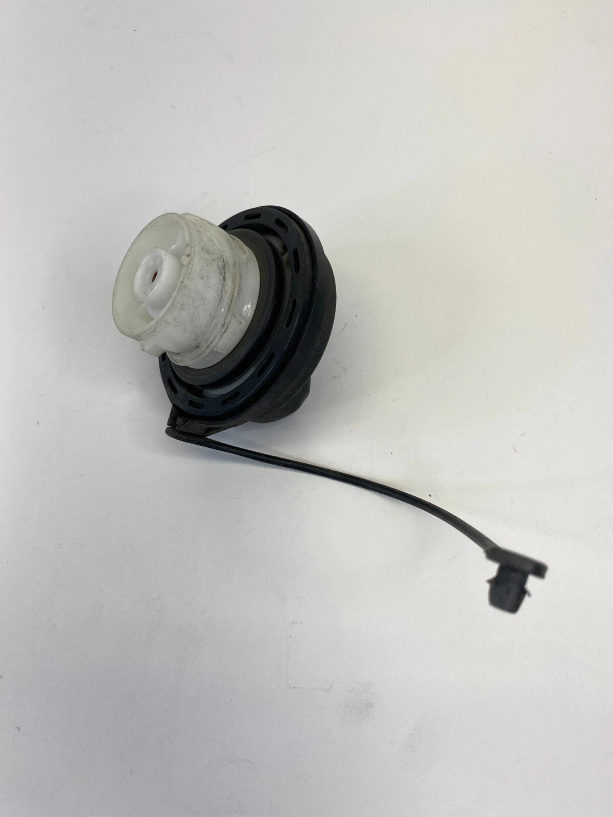 2004-2020 HYUNDAI ELANTRA 12-21 VELOSTER FUEL FILLER GAS CAP COVER OEM