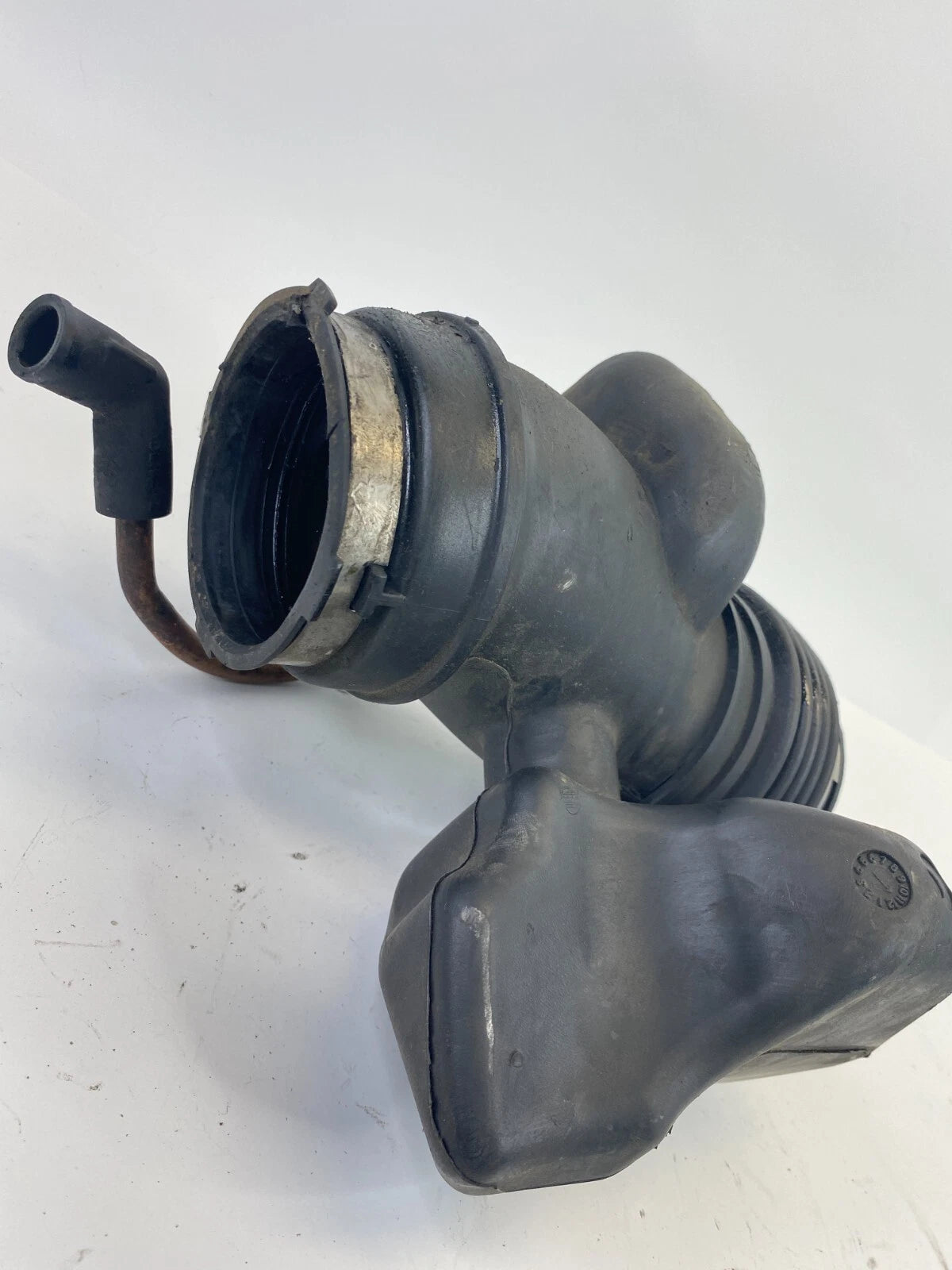 2009-2011 CHEVROLET TRAVERSE AIR INTAKE CLEANER UPPER OUTLET DUCT HOSE TUBE OEM