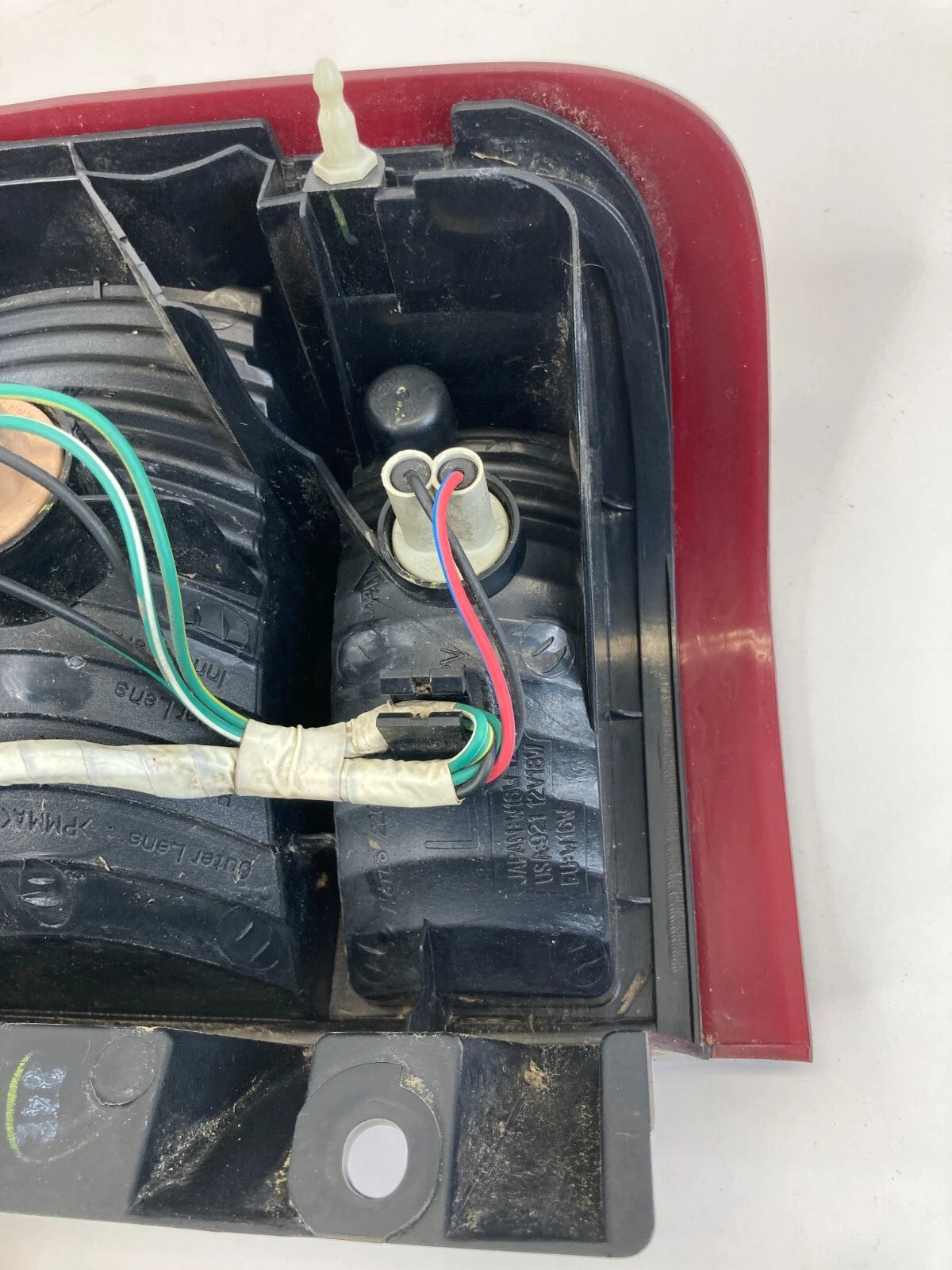 1999-2004 NISSAN PATHFINDER REAR LEFT DRIVER SIDE TAIL LIGHT TAILLIGHT LAMP OEM