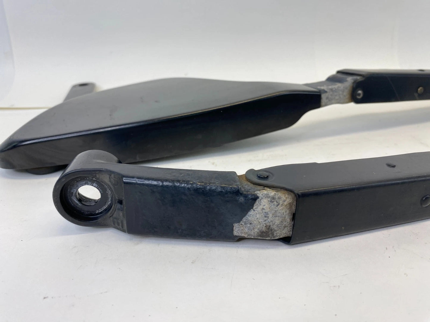 2004-2009 TOYOTA PRIUS FRONT LEFT & RIGHT WINDSHIELD WIPER ARM SET OEM